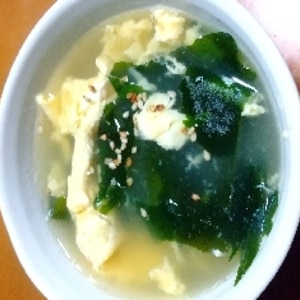 玉ねぎとワカメの☆コンソメ卵スープ